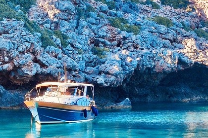 Hire Motorboat Apreamare Smeraldo 9 Cabinato Kolymvari