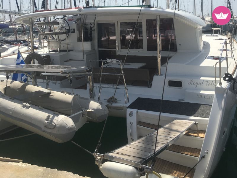 Lagoon 400 in Athens  