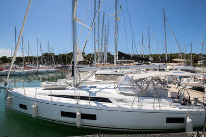 Hyra båt Segelbåt Bénéteau Oceanis 46.1 - 4 cab. Pomer