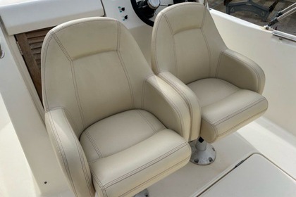 Location Bateau à moteur Jeanneau Cap Camarat 6.35 Martigues
