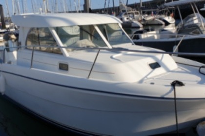 Charter Motorboat Beneteau Antares 710 Île d'Yeu