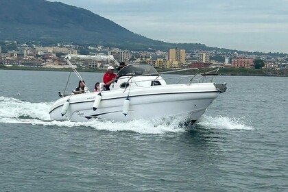 Hire Motorboat Ranieri Shadow 24 Sorrento