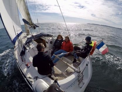 Charter Sailboat Beneteau Oceanis 320 Lorient