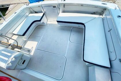 Lovely Flybridge Uniflite 42 power boat