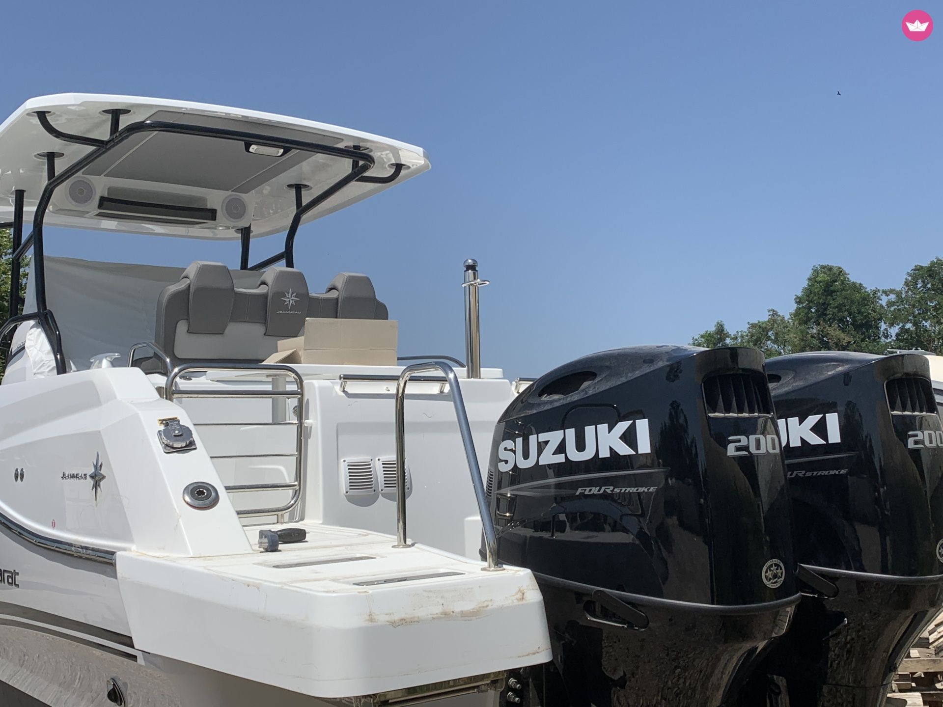 Bateau à moteur Jeanneau Cap Camarat 9CC 400cv 3