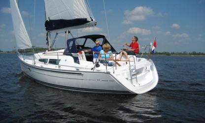 Charter Sailboat Jeanneau Sun Odyssey 32 I Saint-Quay-Portrieux