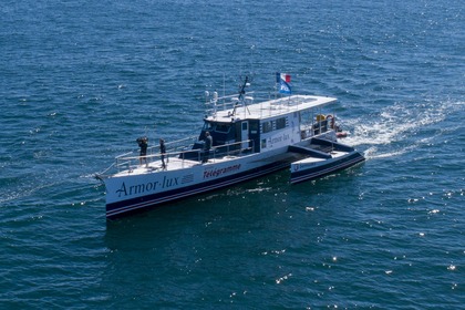 Hire Motorboat Trimaran Moteur Saint-Malo