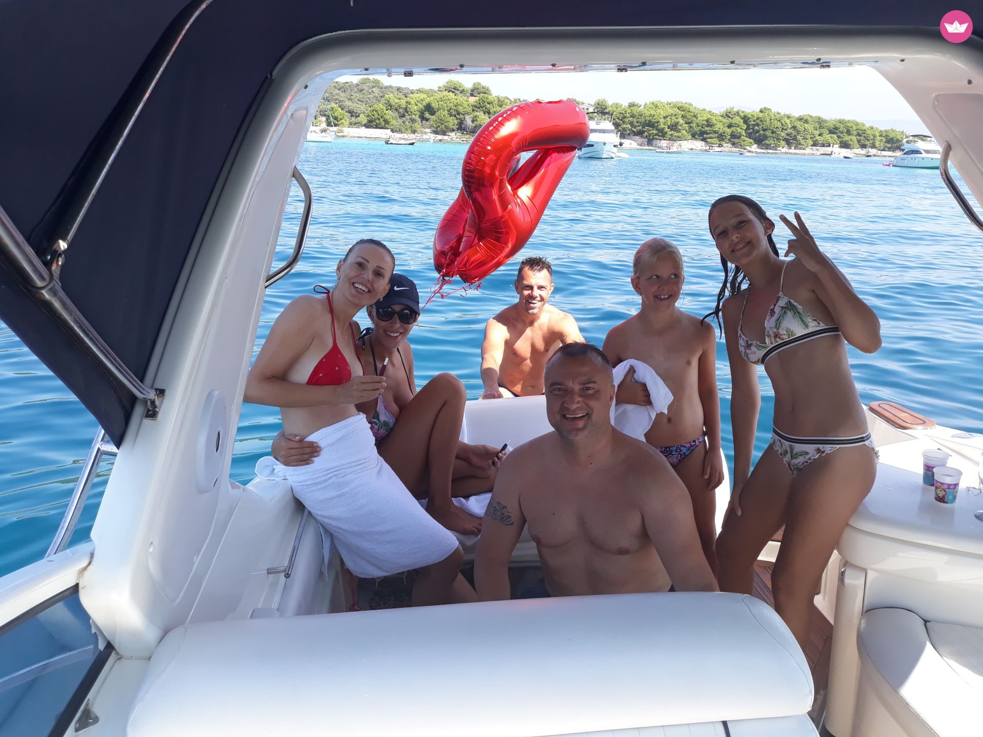 Charter Motorboat Sealine 28 Split