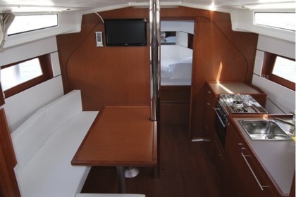 Noleggio Barca a vela BENETEAU OCEANIS 38.1 Portiglioni