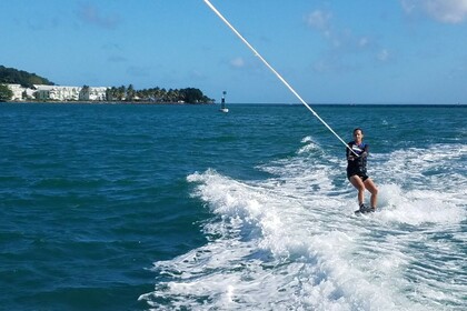 barca per wakeboarding ilets e mangrovie