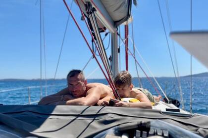 Cruise with Skipper, Hostess and free Wi-Fi