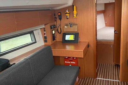 Rental Sailboat Bavaria Yachtbau Bavaria C42 Lelystad- Haven