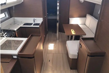 Sun Odyssey 440 2019