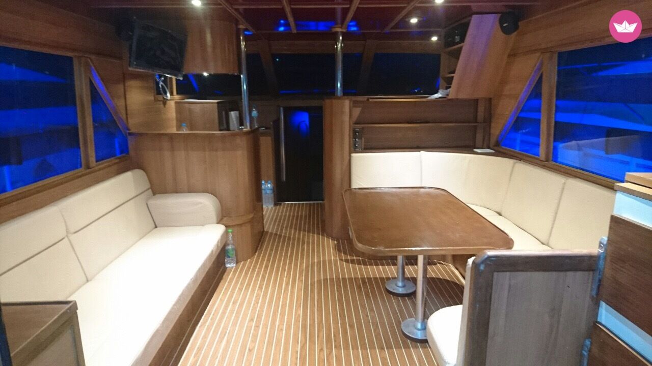 Motorboat Wave Runner 50 for hire