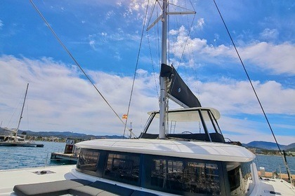 Charter Catamaran LAGOON 460-4 CABINS Road Town