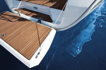 Precioso veleiro Bavaria no Flensburg