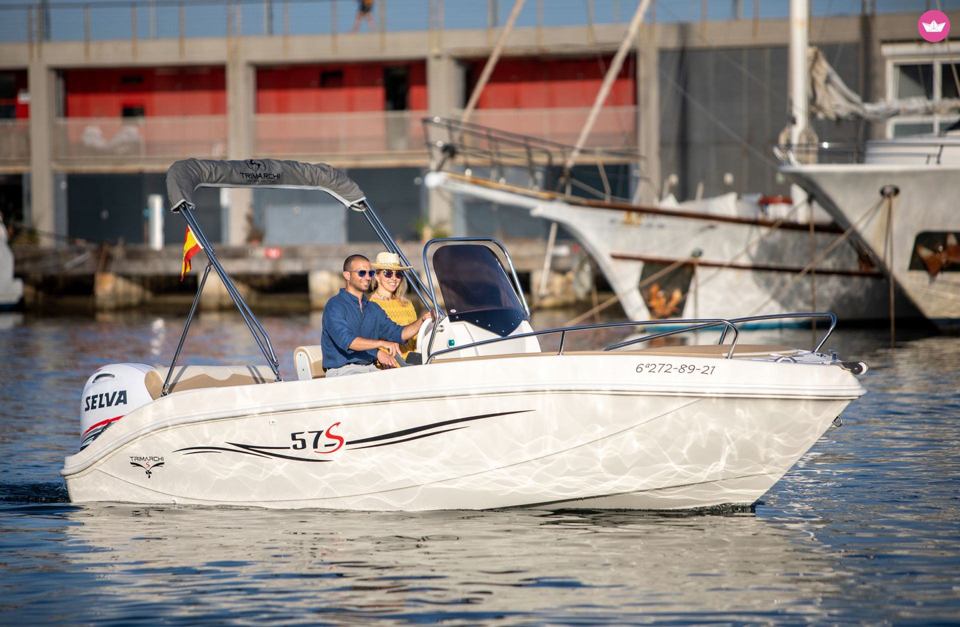 Bateau à moteur Trimarchi