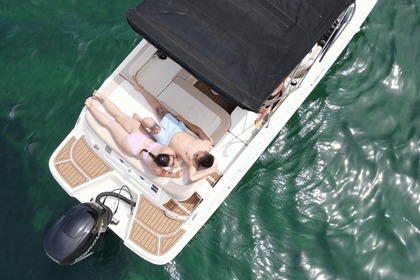 Bayliner VR6 Bowrider - Navega con INFINITY