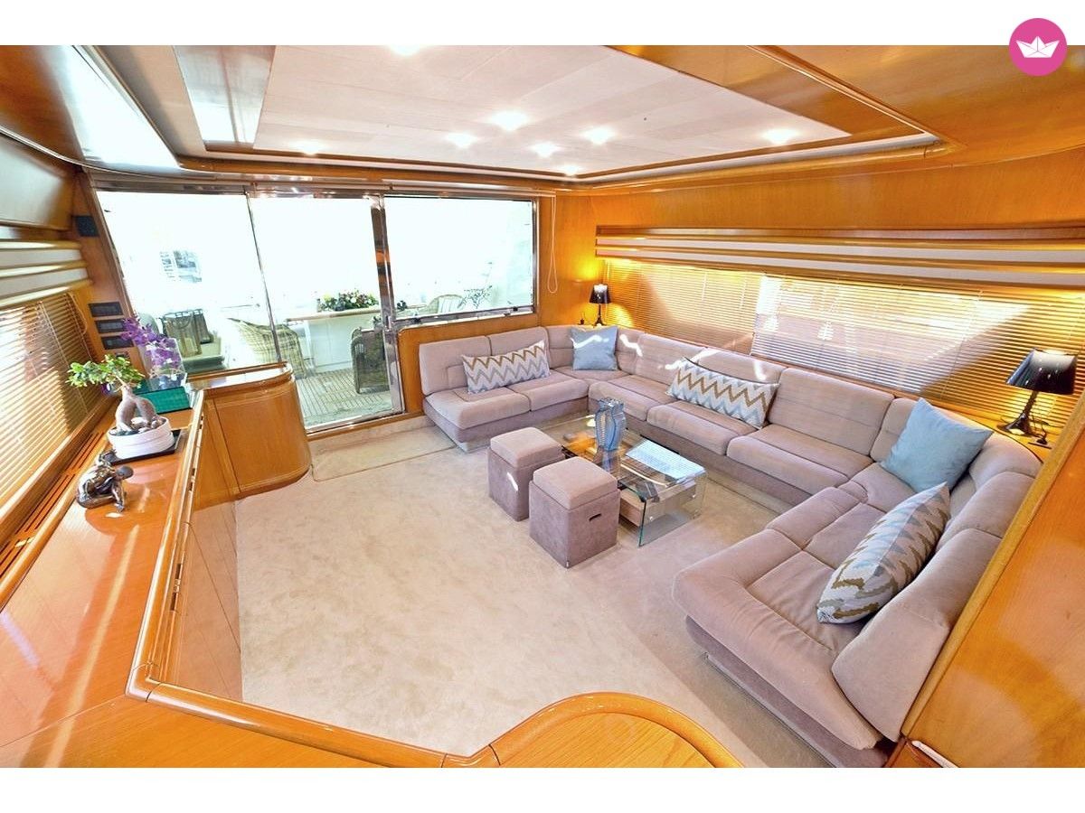 Motorboat Ferretti 75 for hire