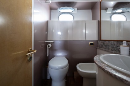 Luxury Sanlorenzo 22m Yacht in Sardinia