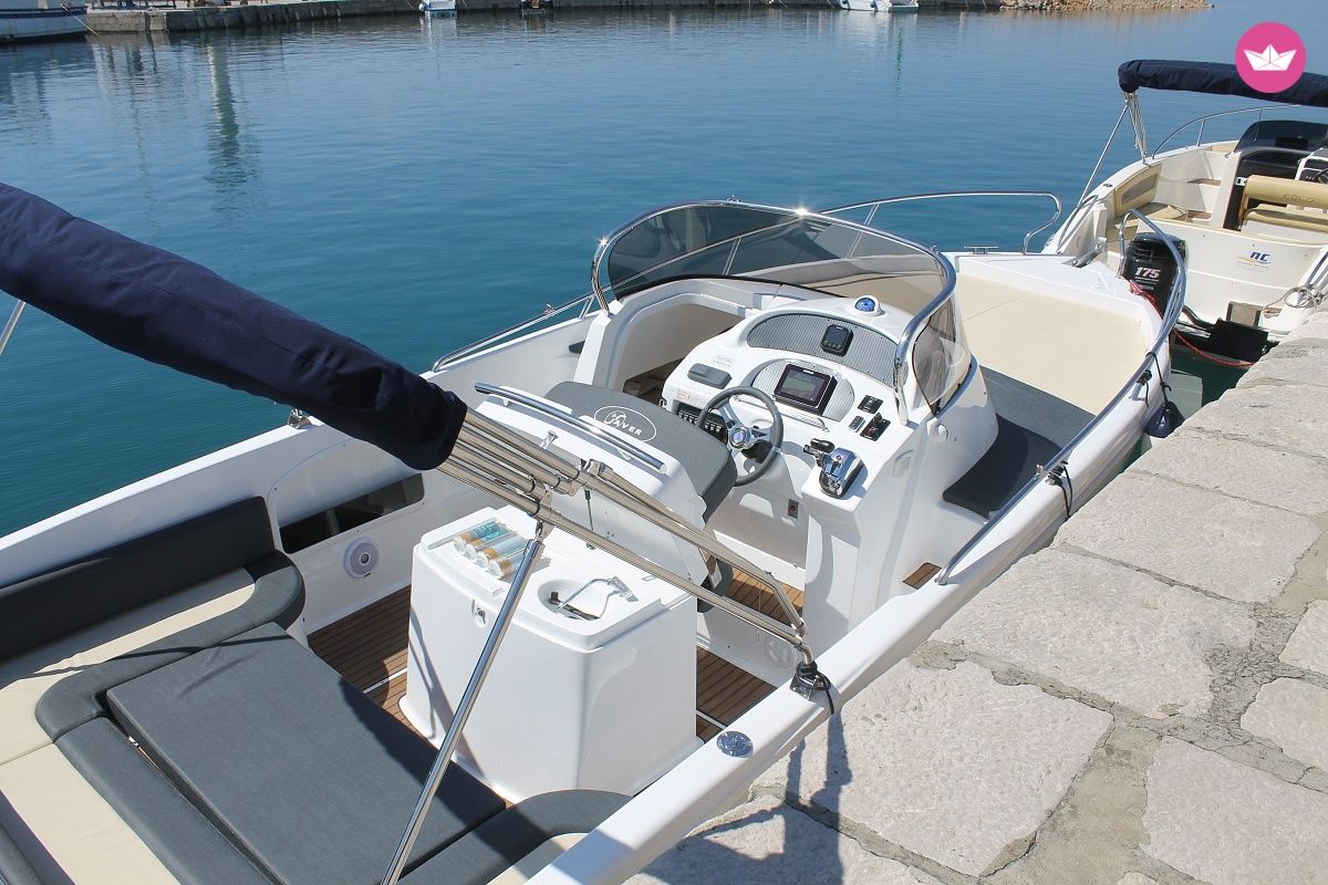 Bateau à moteur SAVER 750 WALKAROUND 300cv 4