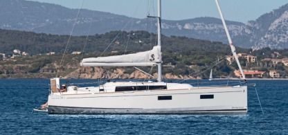 Charter Sailboat Beneteau Oceanis 38.1 Portisco