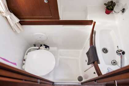 Beneteau Oceanis 43 in Lefkada