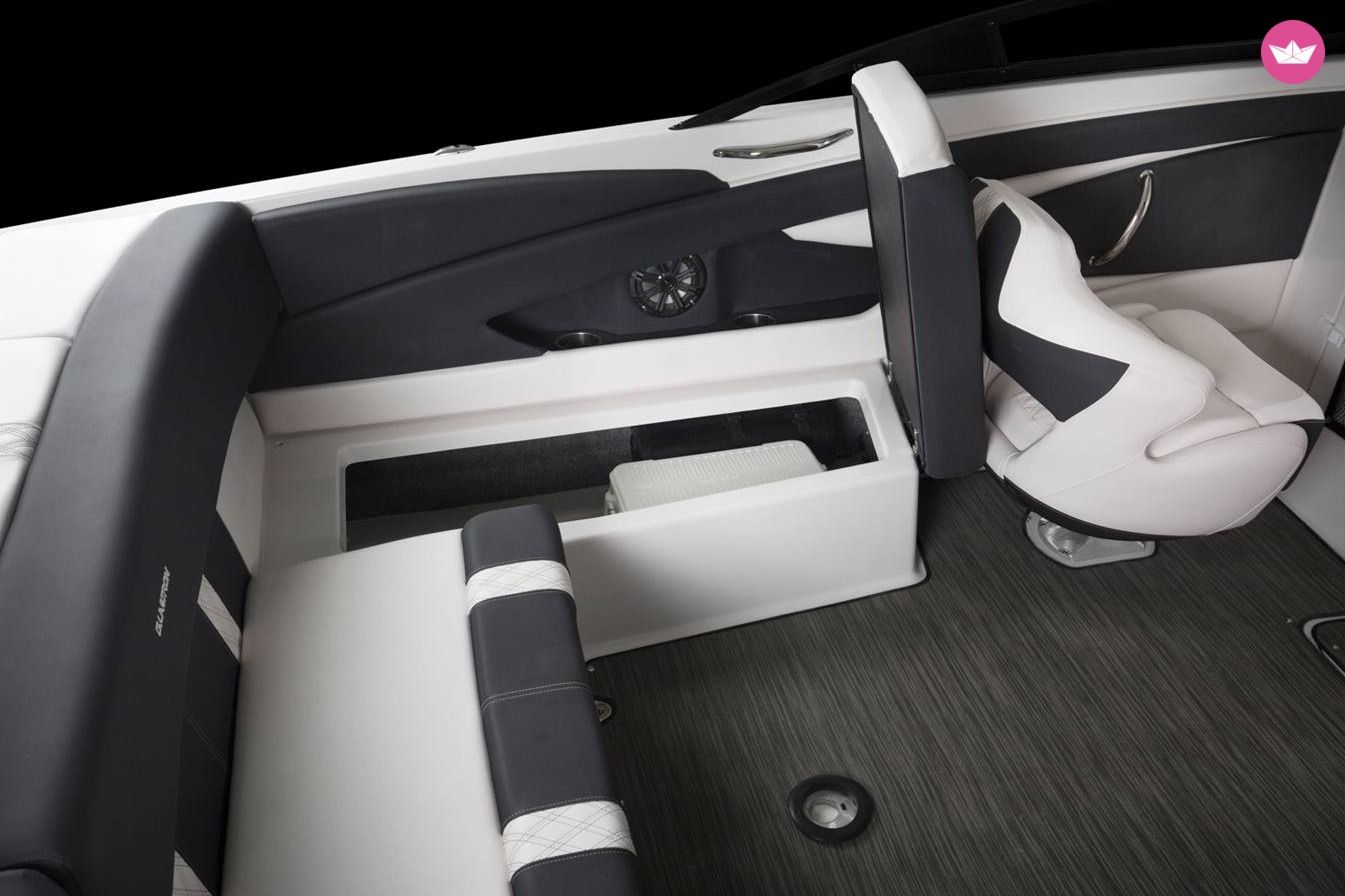 Motorboat Glastron 240 Gt for hire