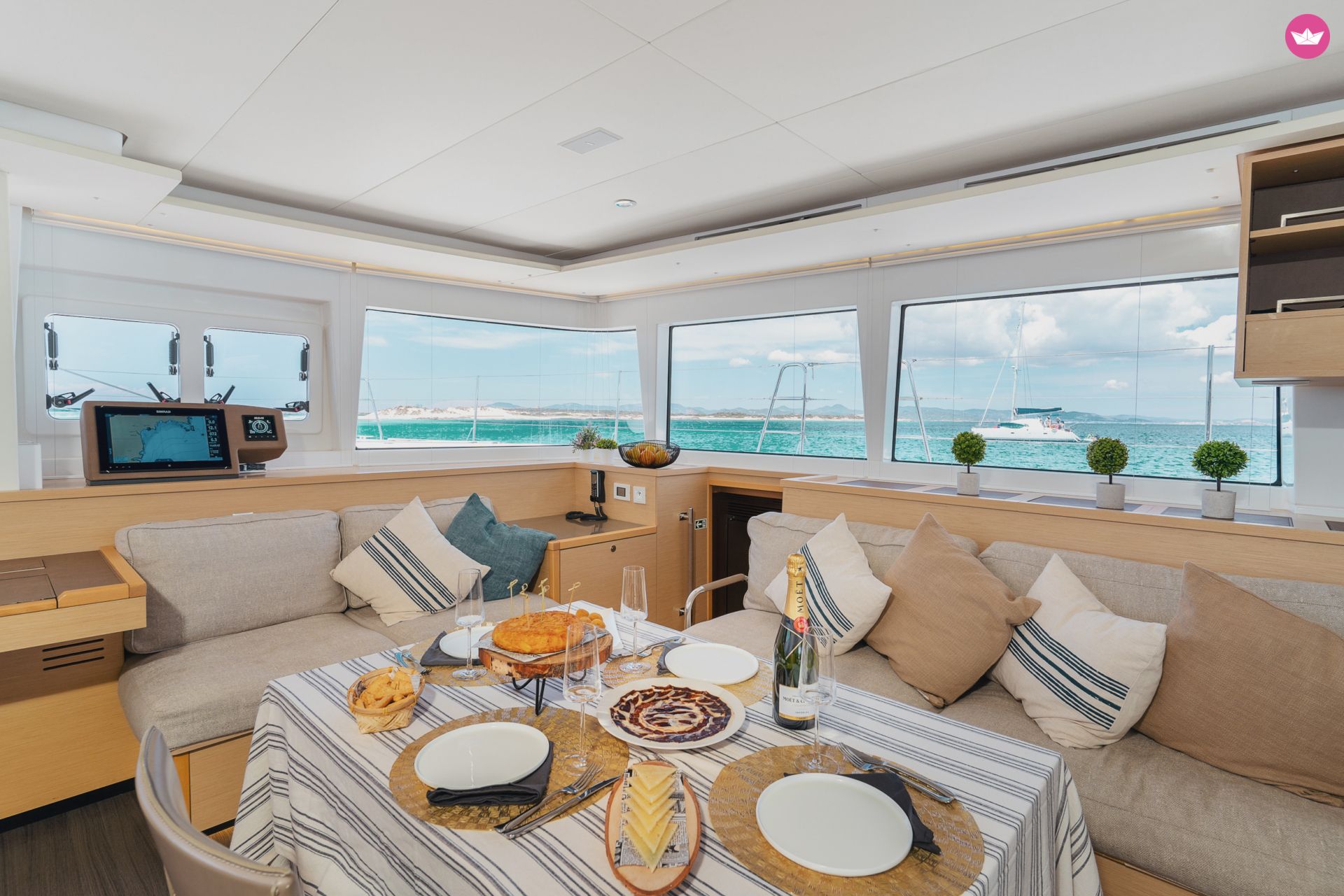 Catamaran Lagoon 560 FULL LUXE 17.97m 8