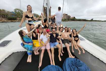 Navega con confort. Alquila precioso catamarán en Cartagena de Indias