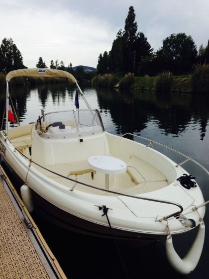 Charter Motorboat Jeanneau Cap Camarat 635 Cannes