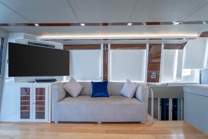 Luxurious and Spacious 75ft Yacht for Rent in Dubai