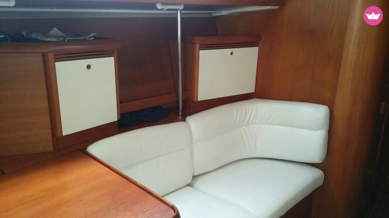 Sailboat Jeanneau Sun Odyssey 43  