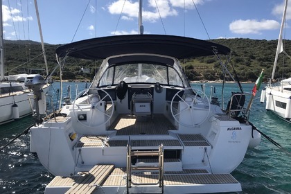 Charter Sailboat BENETEAU OCEANIS 45 Salerno