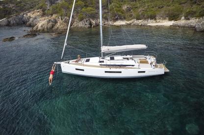 Charter Sailboat Jeanneau Sun Odyssey 440 Volos