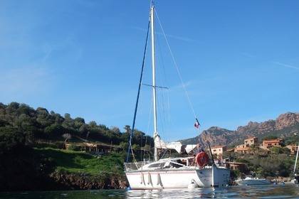 Hire Sailboat KELT 760 Port-de-Bouc