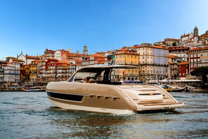 Charter Motorboat Invictus 46 Porto