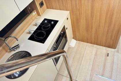 Cranchi M44 HT Uthyrning: Upplev Amalfikusten med stil