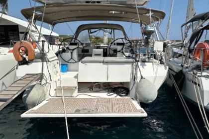 Charter Sailboat Bavaria Yachtbau Bavaria C45 - 5 cab. Alimos