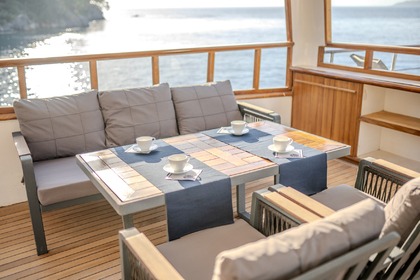 Custom built luxury motor yacht with a capacity of 12 people