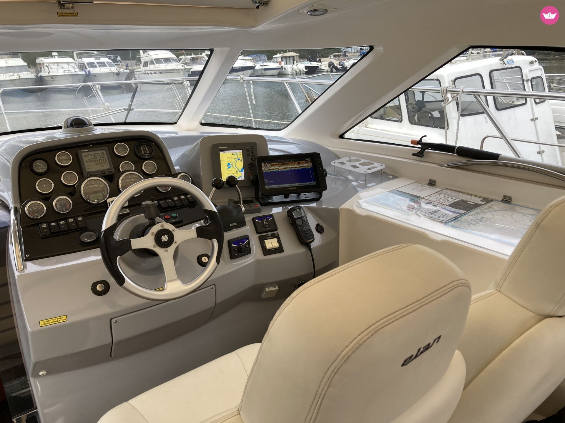 Bateau à moteur Elan 35 Power 450cv 8