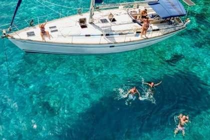 Verhuur Zeilboot Daily Sailing Cruse to Dia island with our BENETEAU CYCLADES 39.3 Iraklion