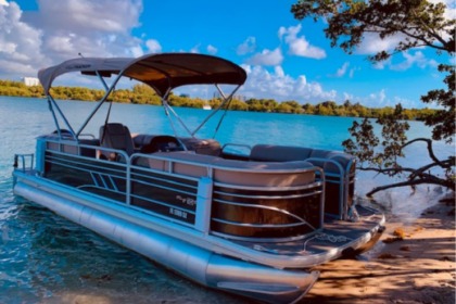 Rental Motorboat Sun Tracker Party Barge 24 Dlx Miami Beach