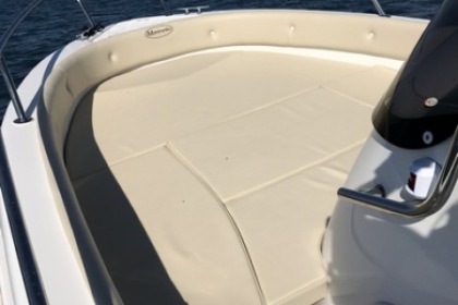 Aproveite a navegação neste barco sem licença d