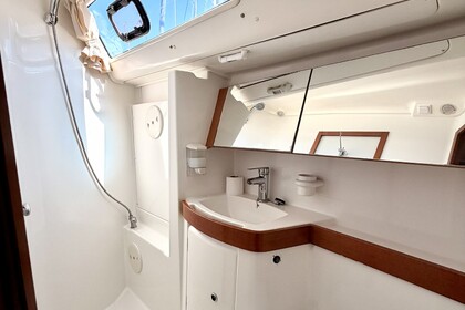 Sailing Yacht Tigre – Beneteau Oceanis 40 (2008) | Comfortable and Well-Equipped