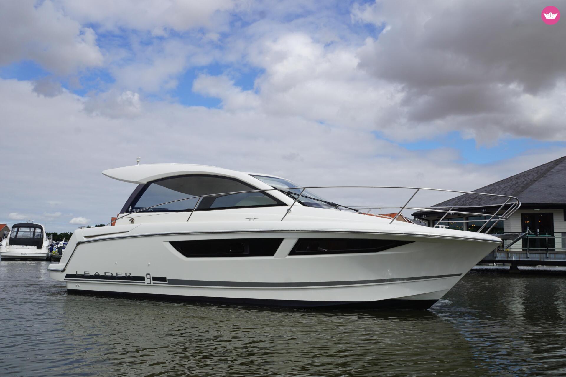 Bateau à moteur Jeanneau LEADER 9 400cv