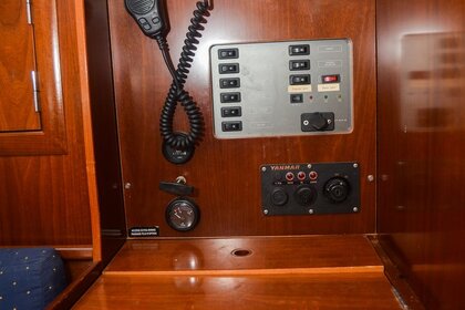 Beneteau Oceanis 323 Clipper in Marina Kornati