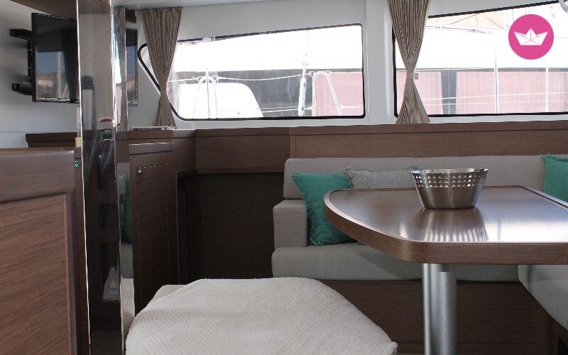 Catamaran LAGOON 42 12.8m 7