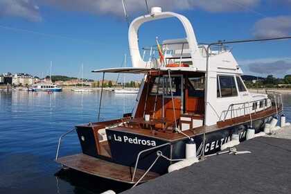 Rental Motorboat Posillipo Martinica 42 FLY Sanxenxo