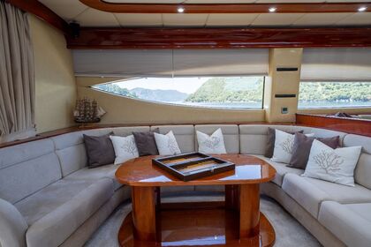 Luxury Motoryacht with a capacity of 10 people